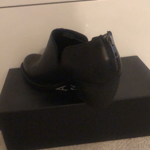 Born - Picture 3 of 5